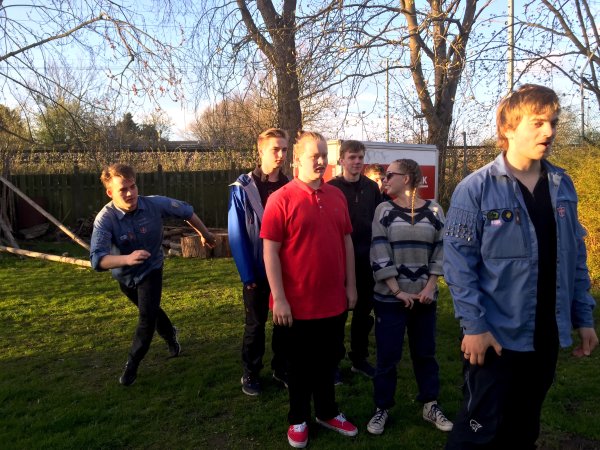 To mand frem for en enke